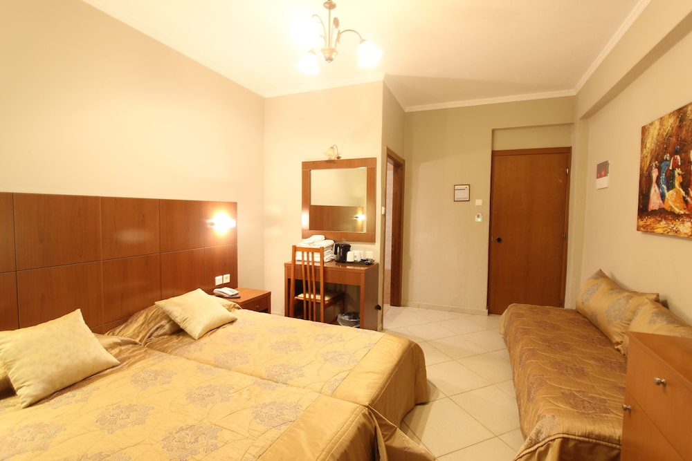 Superior Triple Room photo 2