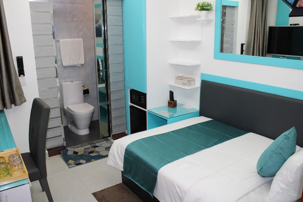 Standard Double Room, Non Smoking - Photo 7