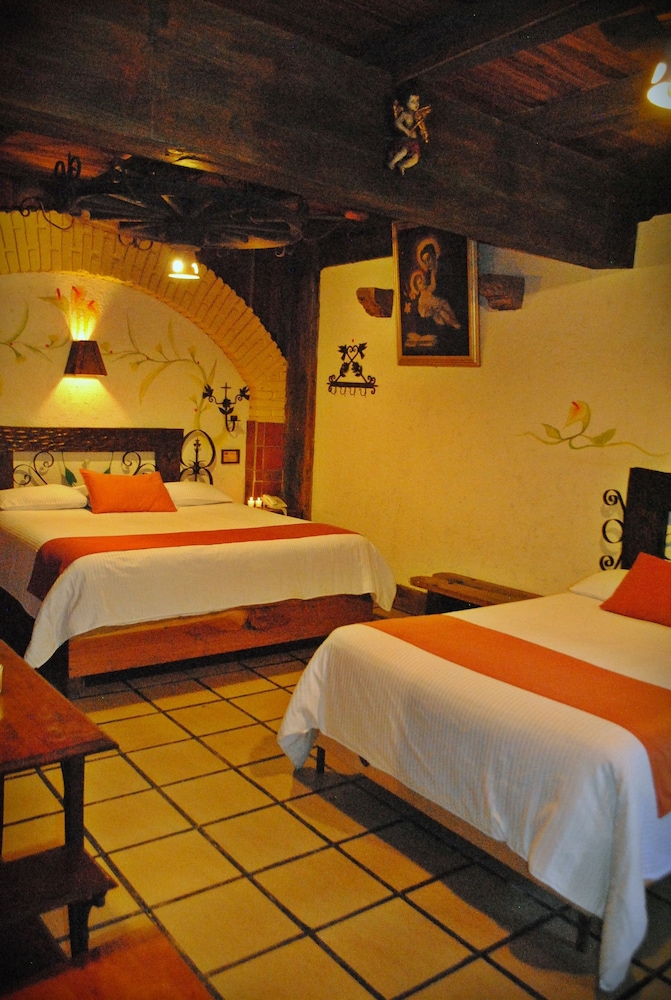Standard Quadruple Room, Multiple Beds photo 1