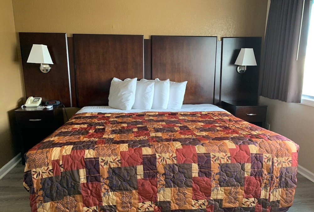 Premium Room, 1 King Bed with Sofa bed, Kitchenette photo 3