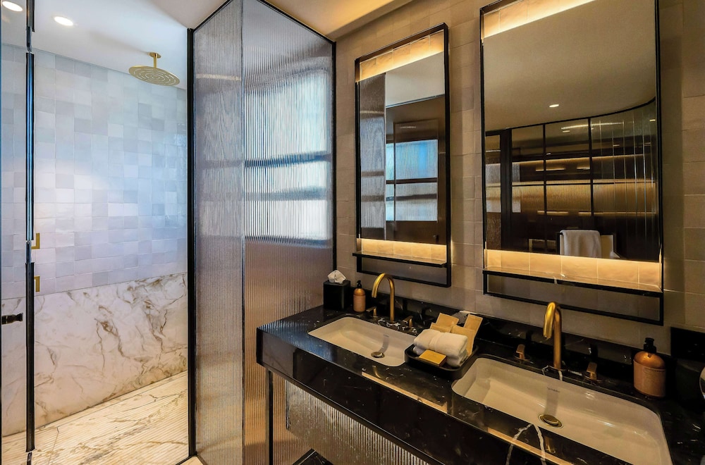 Room, 1 King Bed, Pool View