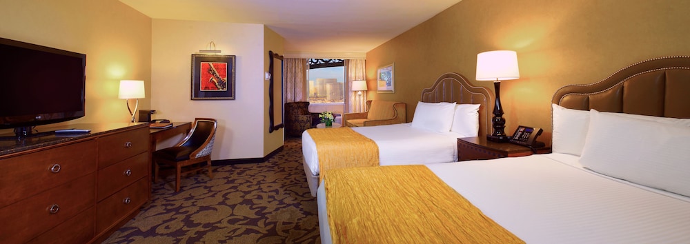 Deluxe Room, 2 Queen Beds, Non Smoking - Photo 2
