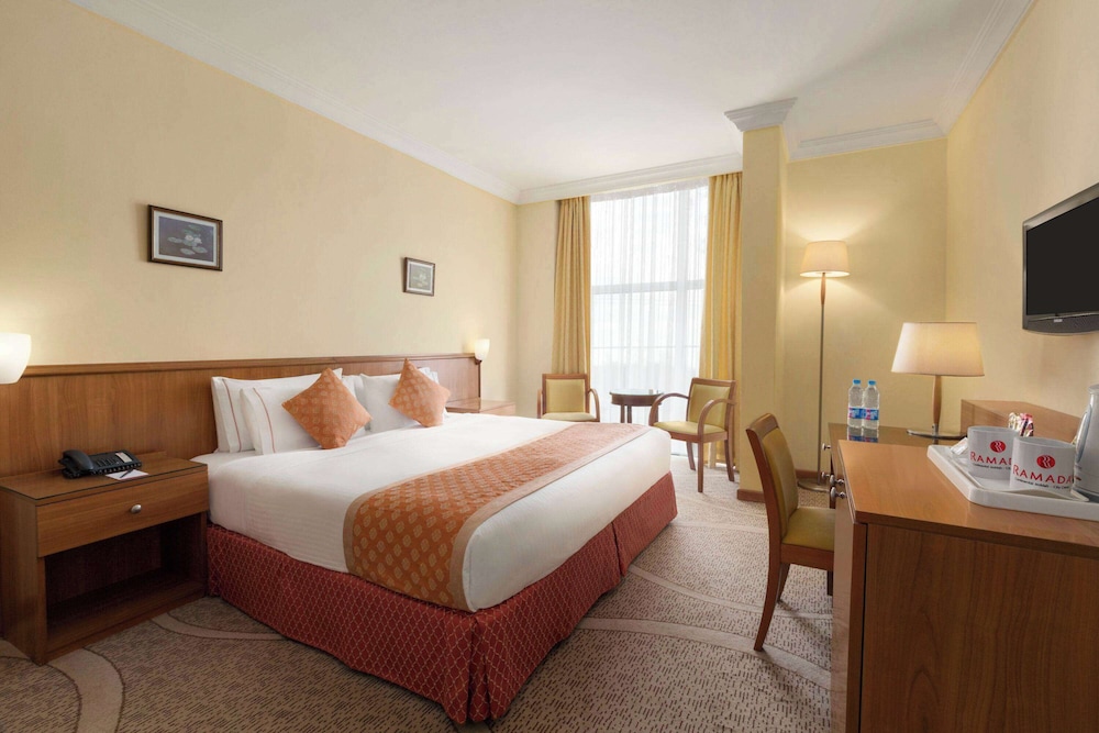 Junior Suite, 1 King Bed, Smoking