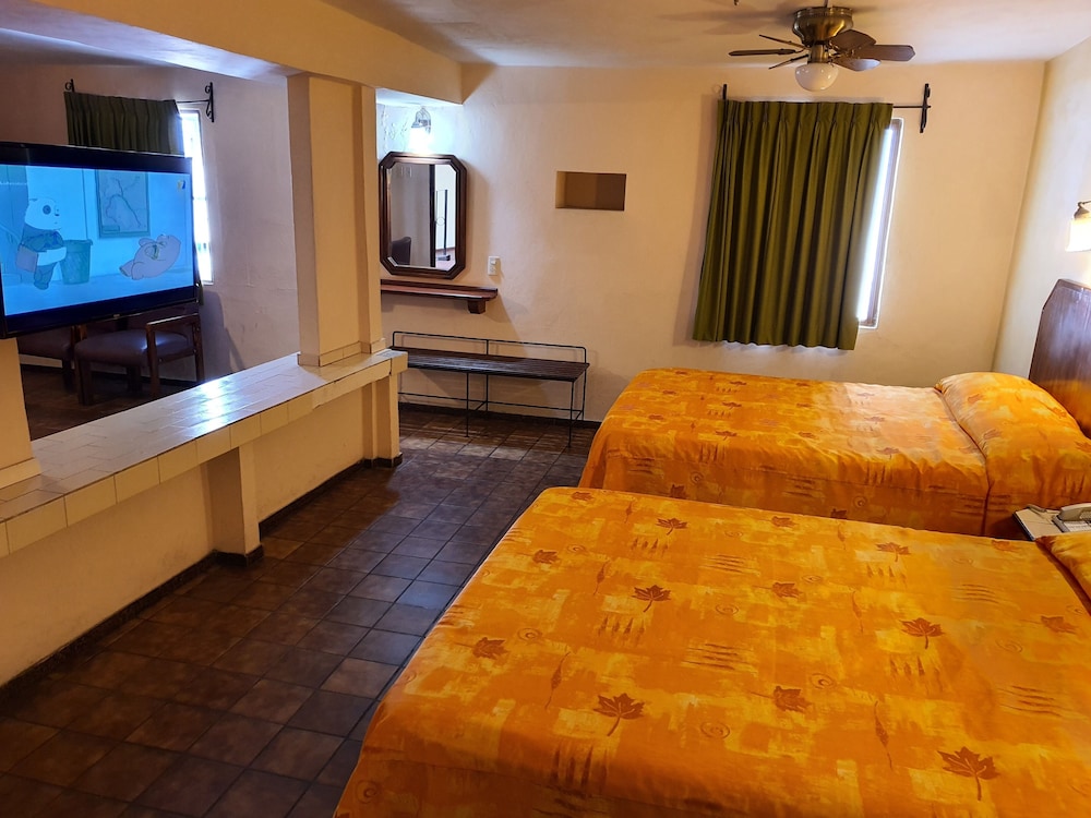 Executive Suite - Photo 17