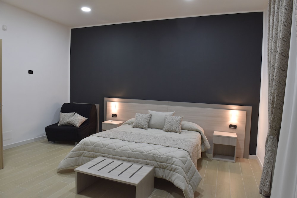 Comfort Room, Multiple Beds, Non Smoking, City View