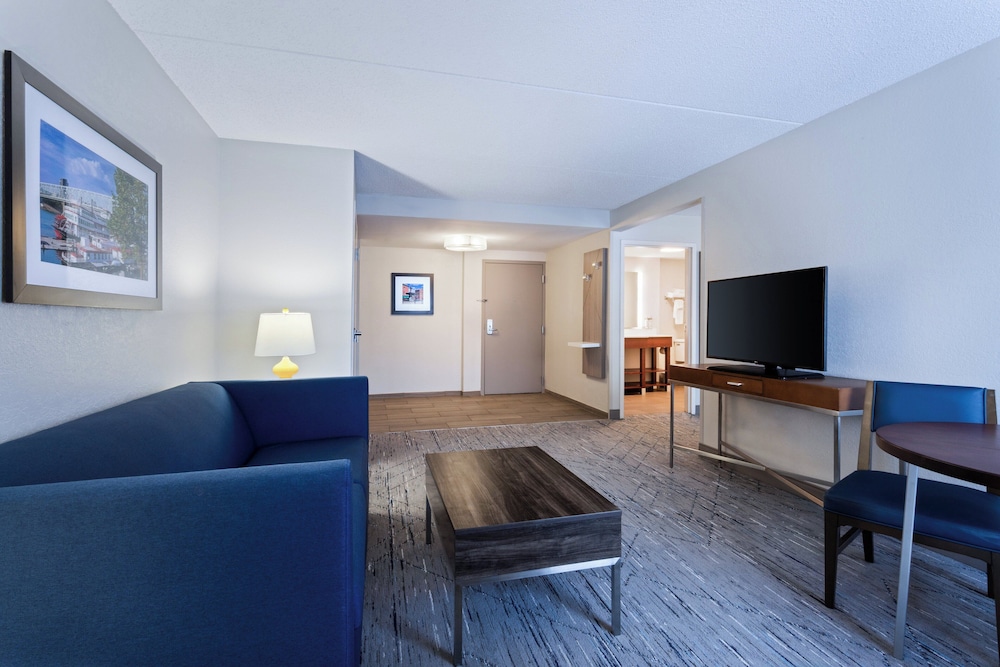 Suite, 1 King Bed, River View (Additional Living Area) - Photo 12