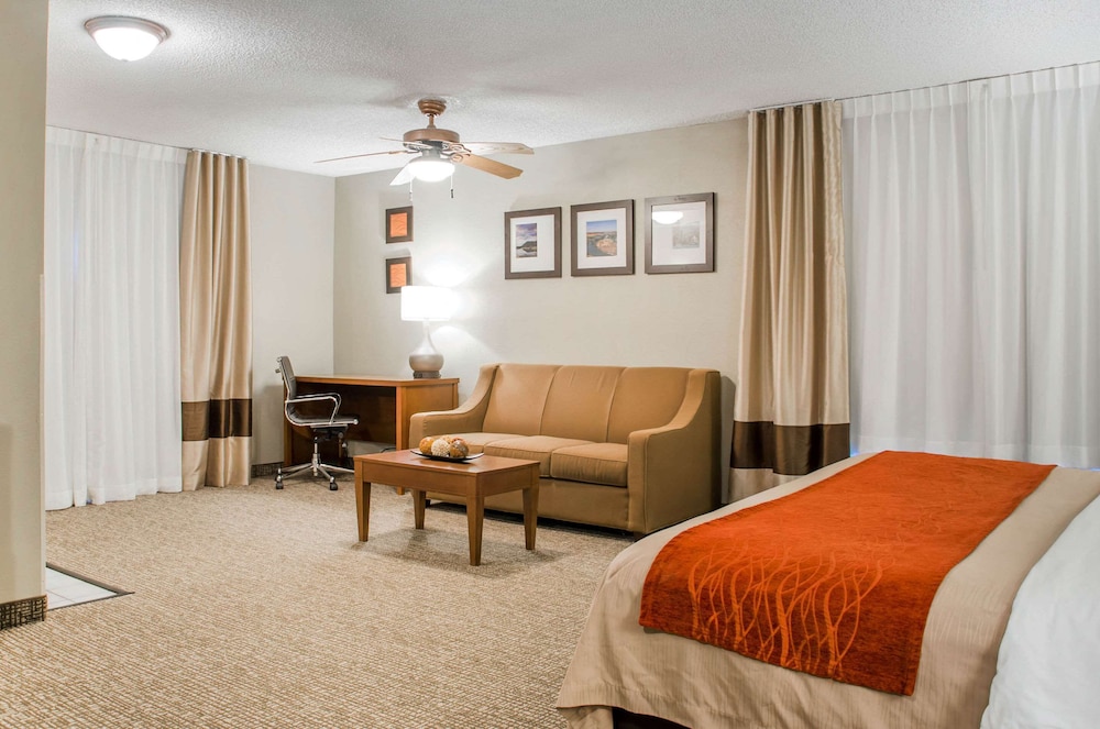 Suite, 1 King Bed with Sofa bed, Non Smoking, Hot Tub (2 Person) photo 3