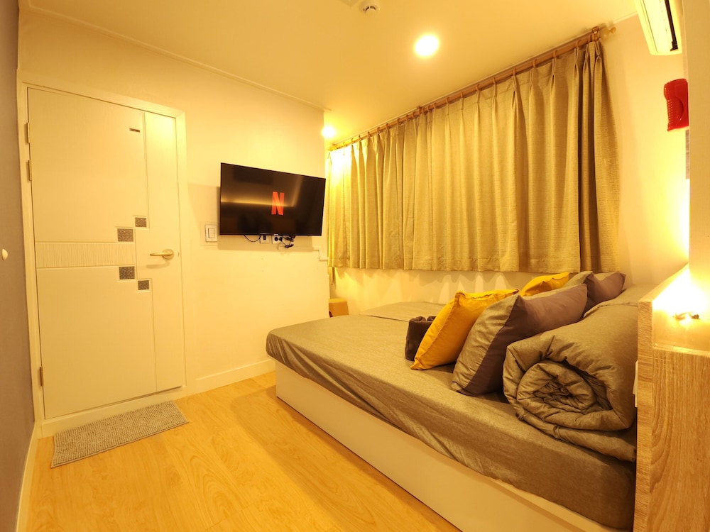 Twin Room - Photo 7