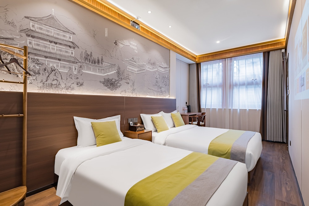 Family Triple Room, Non Smoking, Courtyard View