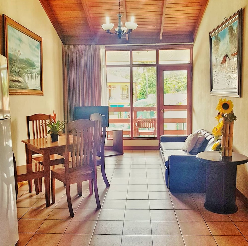 Junior Suite, 1 Bedroom, Non Smoking, Garden View