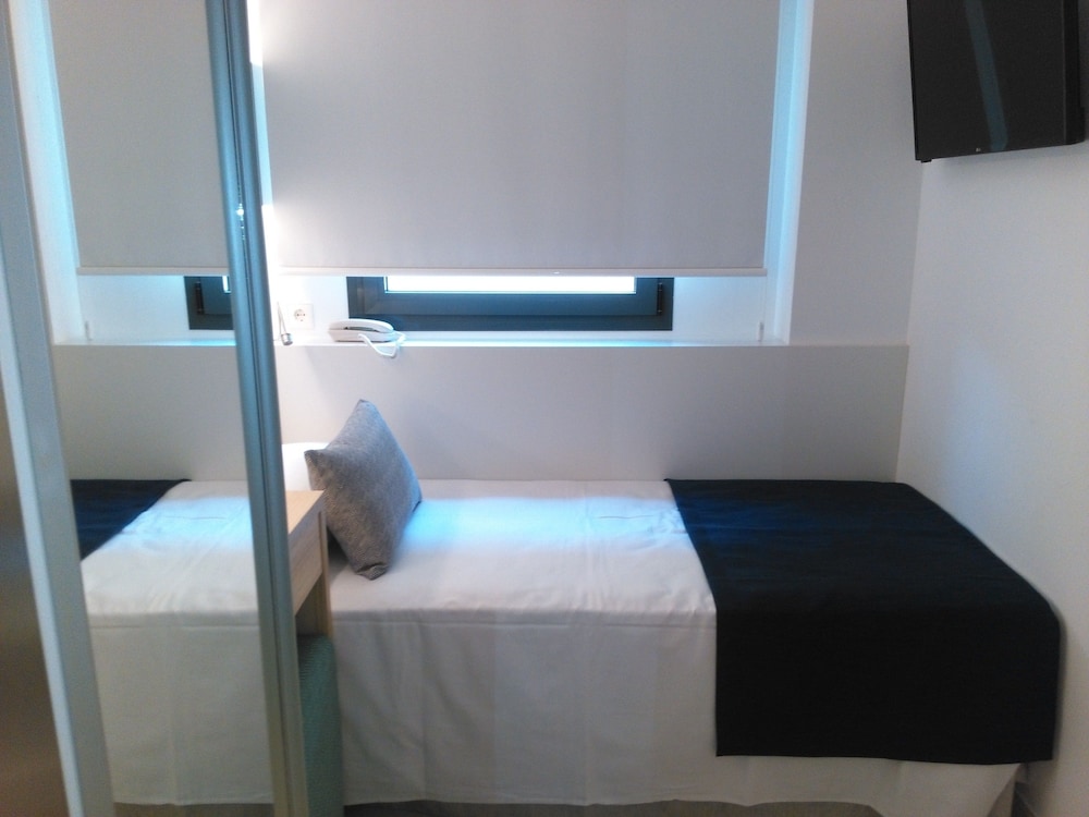 Single Room (Galatea)