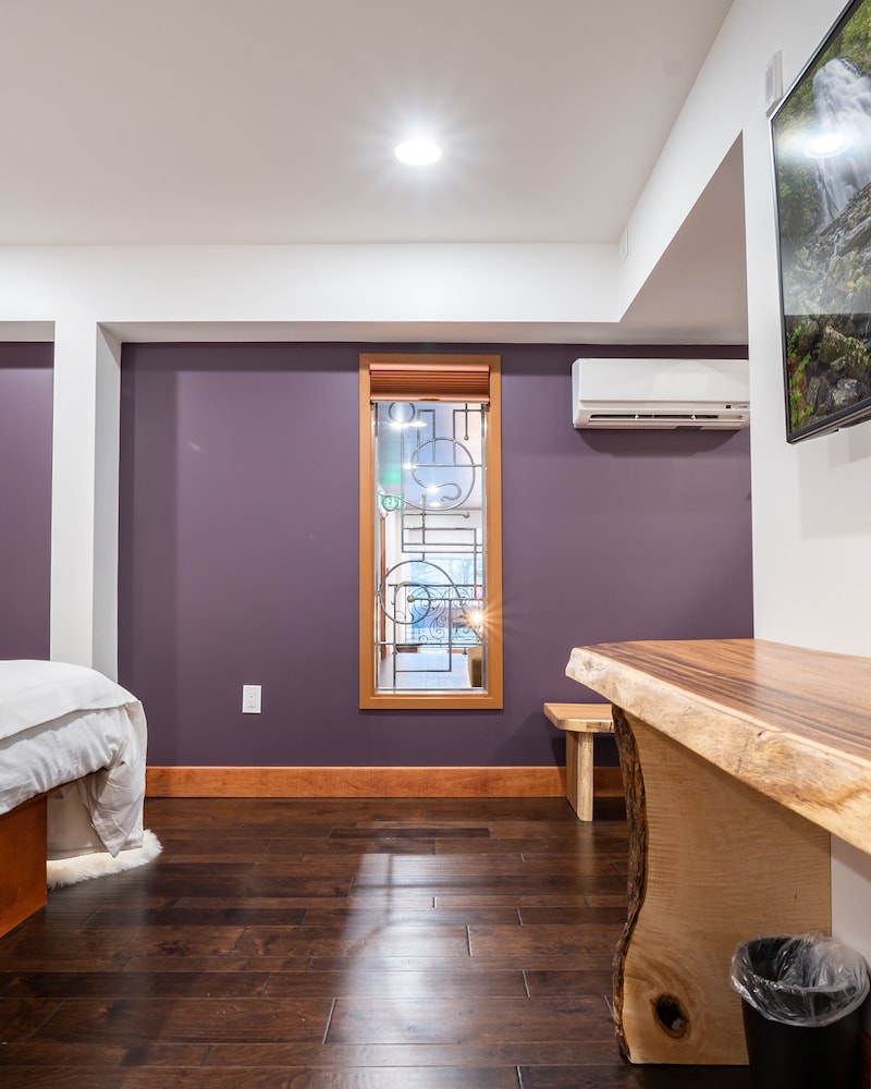 Standard Room, 1 King Bed photo 2