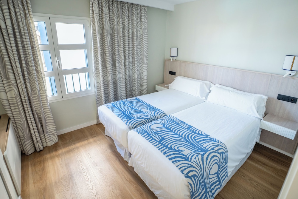 Superior Apartment, 1 Bedroom, Balcony (Superior 1 adult + 2 children)