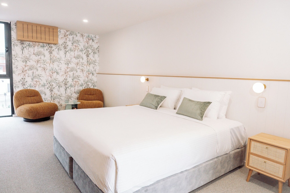 Deluxe Double Room, 1 King Bed photo 1