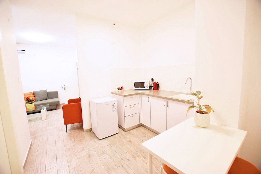 Luxury Suite, 1 Bedroom, 1 Living Room,  Jetted Tub (Nurit) photo 3