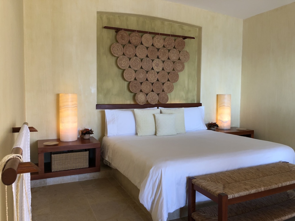 Cliffside Ocean Front Suite - Photo 5
