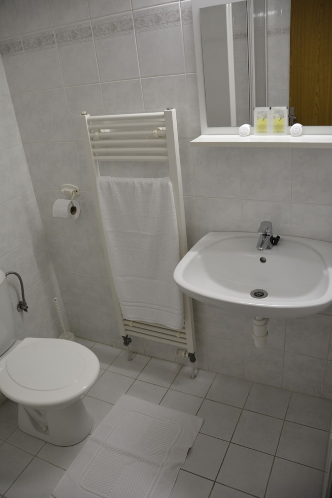 Classic Double Room Single Use, Private Bathroom, City View photo 3