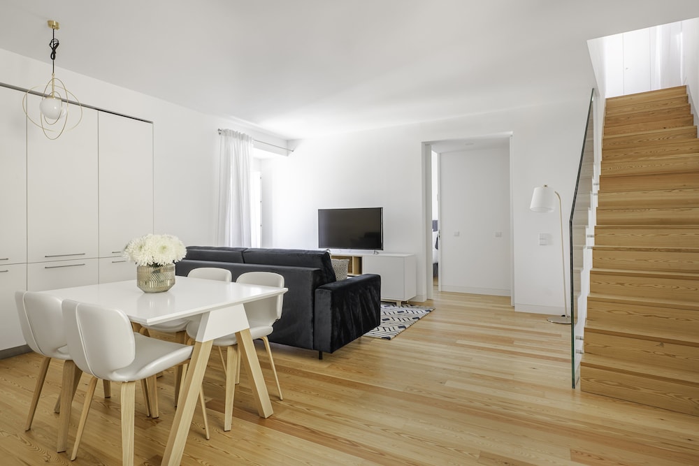 Suite, 2 Bedrooms - Photo 5
