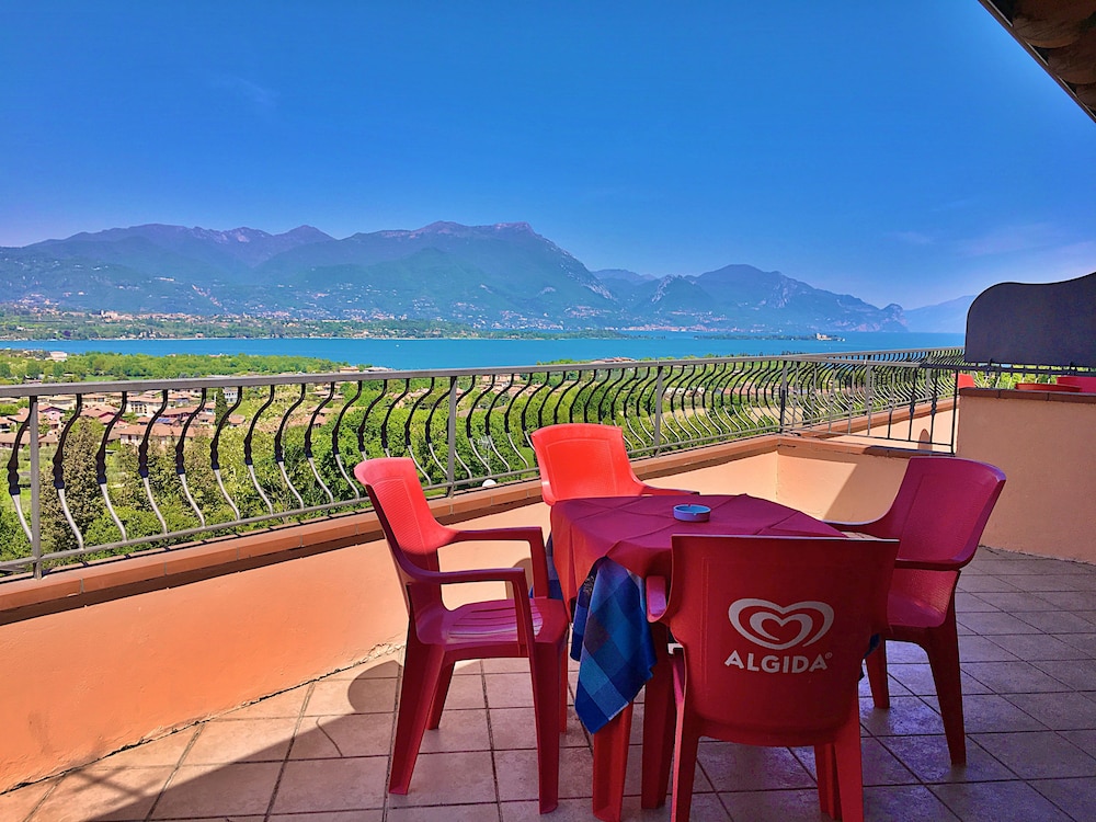 Family Apartment, 1 Bedroom, Lake View, Poolside photo 1