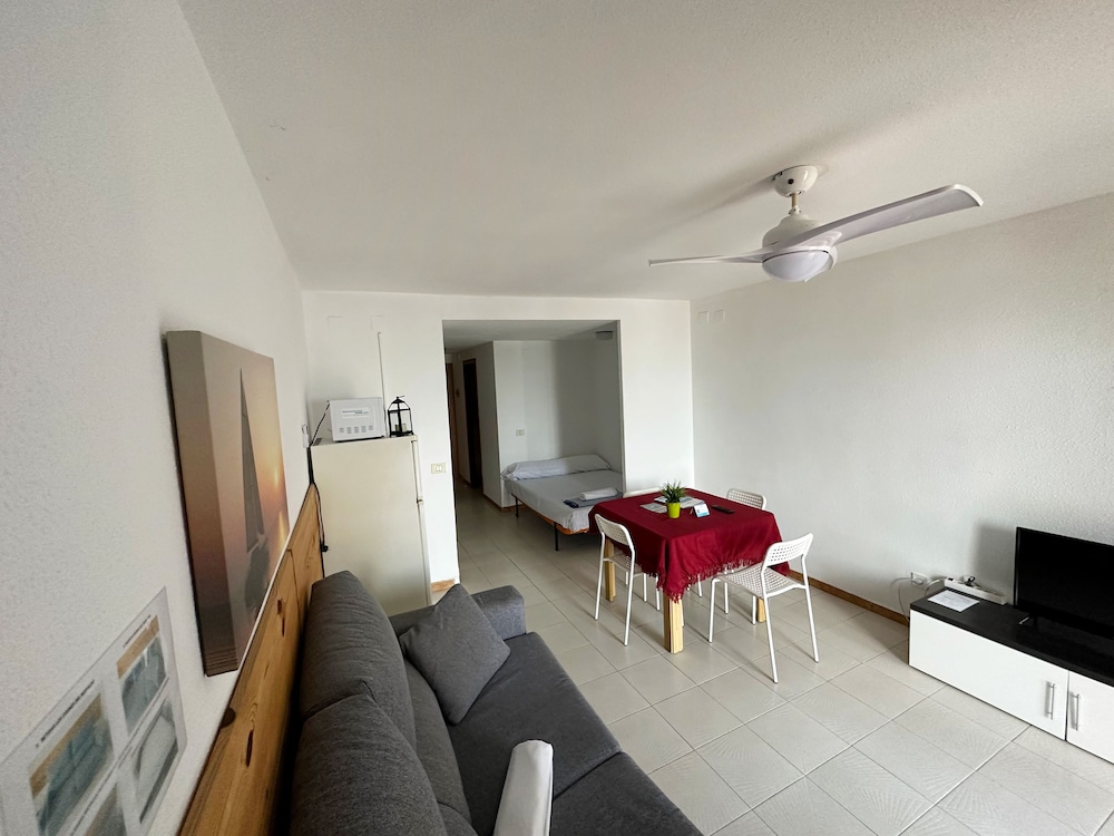 Basic Apartment, 1 Bedroom, Partial Sea View (6 pax) photo 2