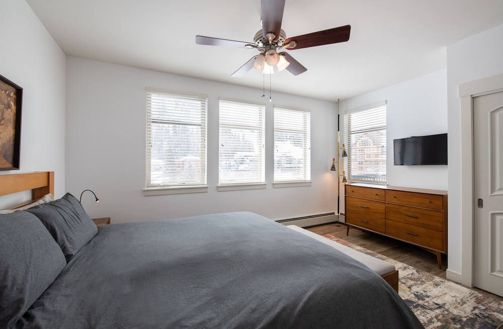Condo, 2 Bedrooms photo 2
