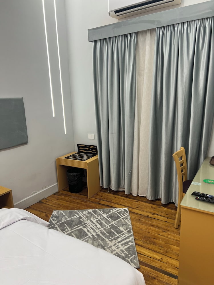 Deluxe Single Room thumbnail 5
