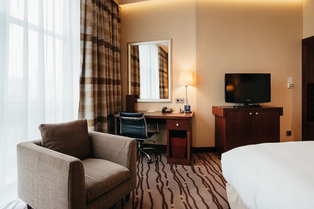 Room, 1 King Bed, Accessible - Photo 2