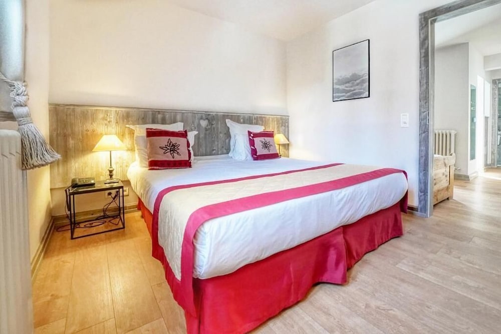 Family Quadruple Room, Non Smoking, Mountain View photo 1