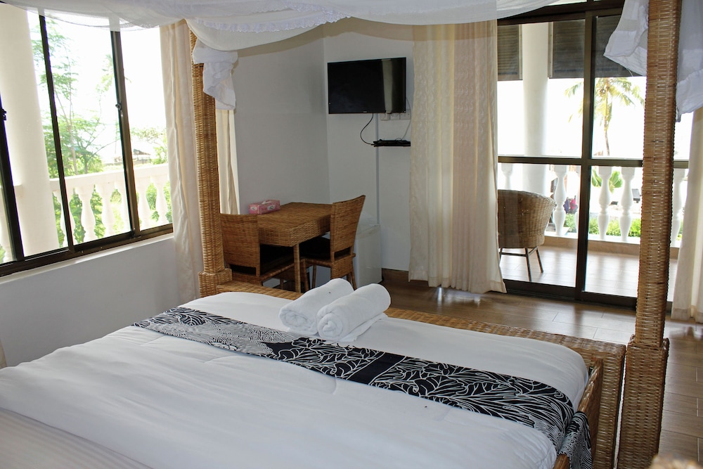 Family Quadruple Room, 2 Bedrooms, Balcony, Ocean View photo 1