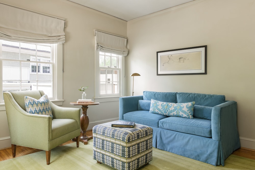 Traditional Queen Suite, 1 Queen Bed with Sofa Bed photo 1