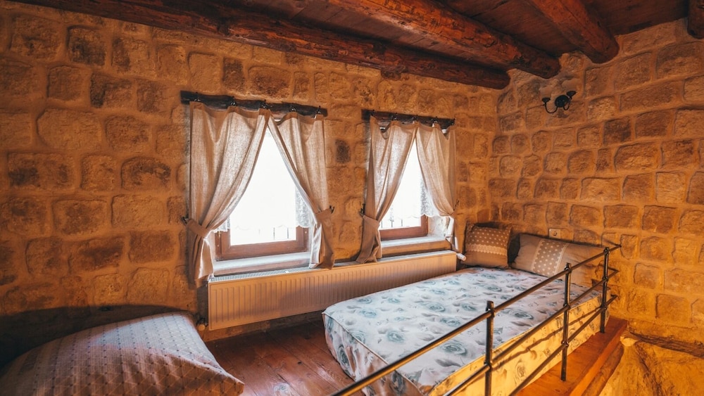 Deluxe Room - Photo 21