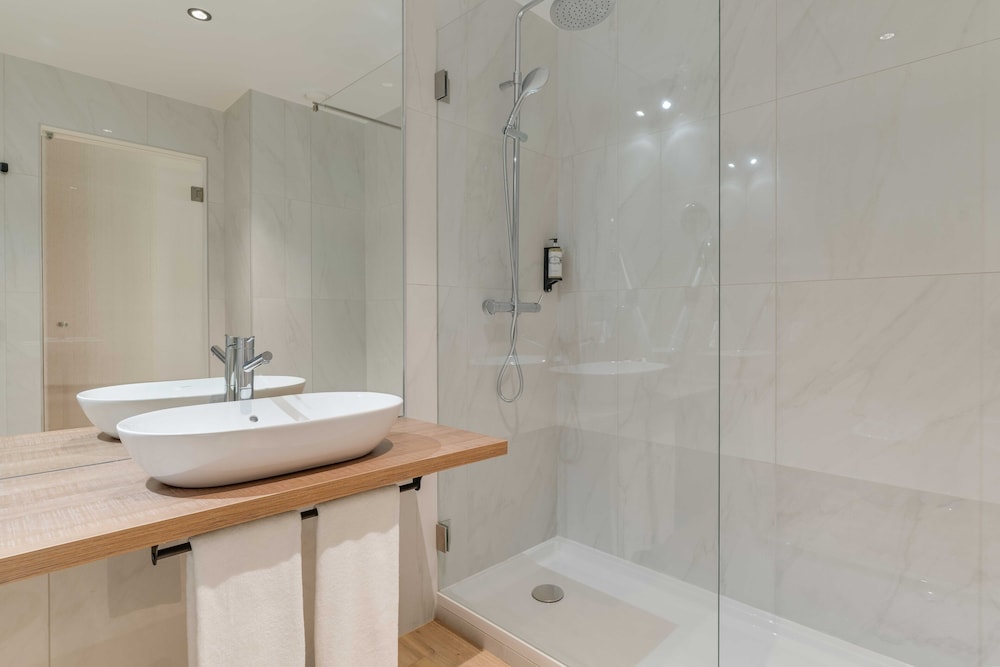 Suite (Club House) - Photo 5