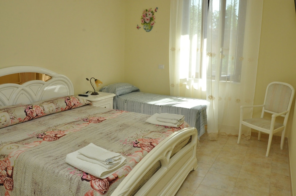 Basic Triple Room photo 2