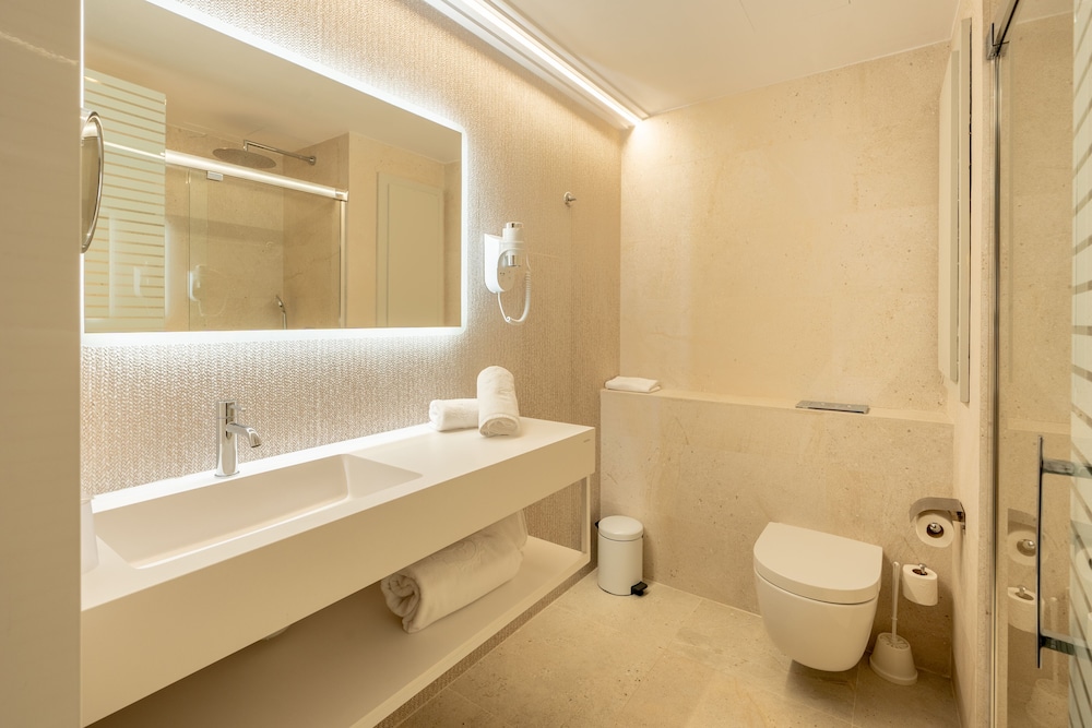Double or Twin Room, Balcony (2 Adults + 1 Child) - Photo 8