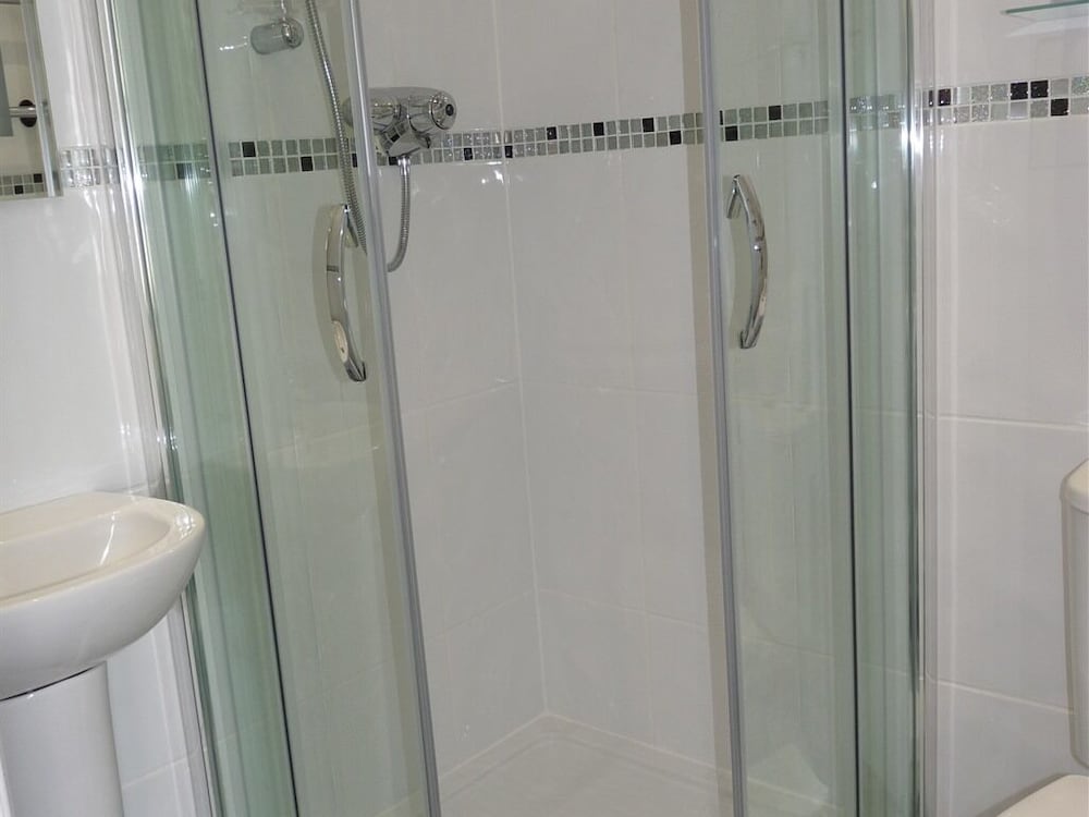 Quadruple Room, Ensuite (2 Adults & 2 Children) photo 2