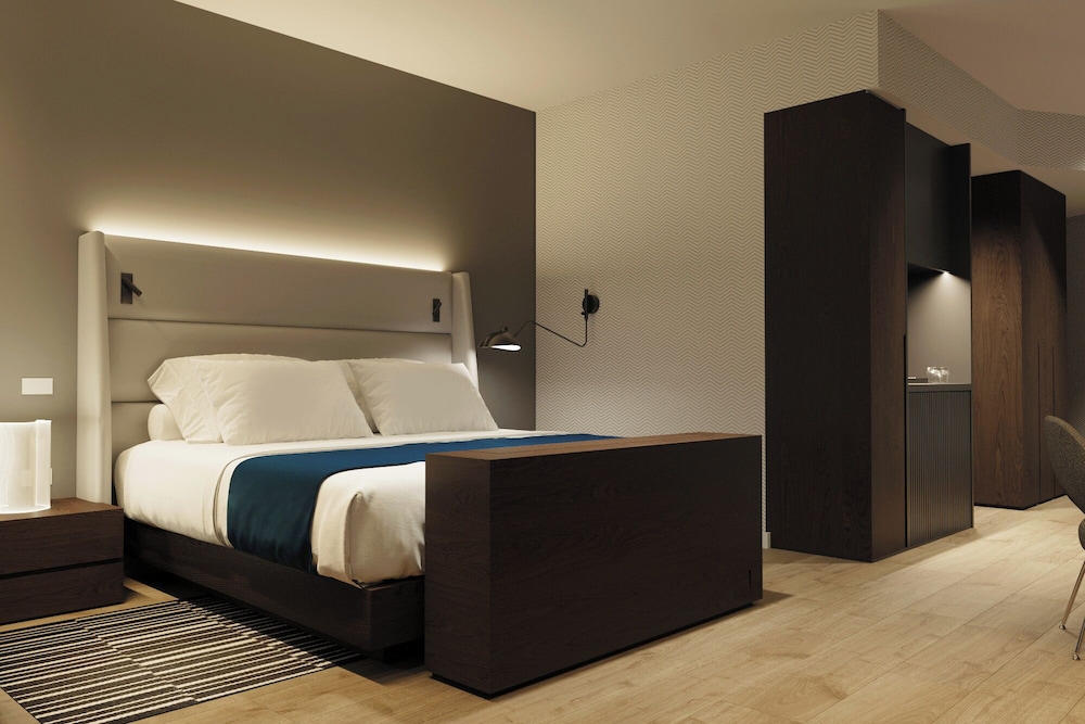 Suite, 1 King Bed with Sofa bed, Non Smoking