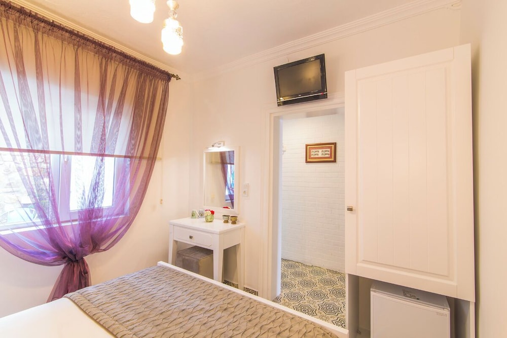 Luxury Room, 1 Double Bed, Patio photo 3