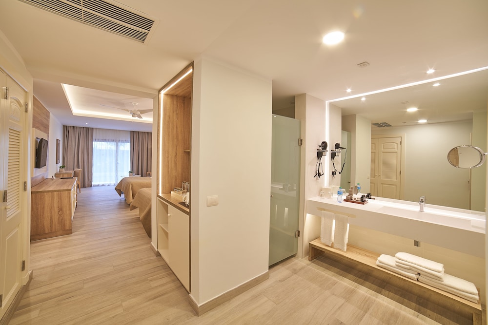 Junior Suite Deluxe Swim Up
