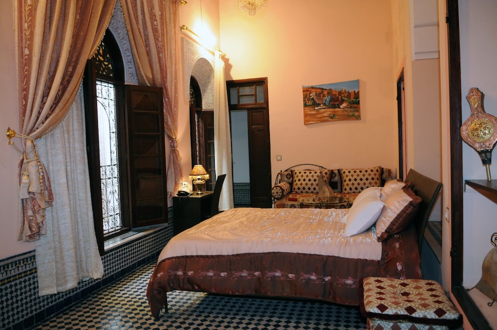 Basic Double Room, Ensuite, Courtyard View