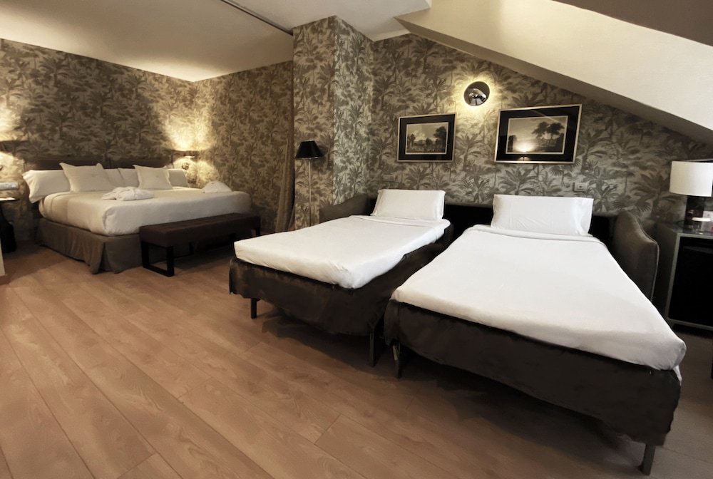 Quadruple Room - Photo 6