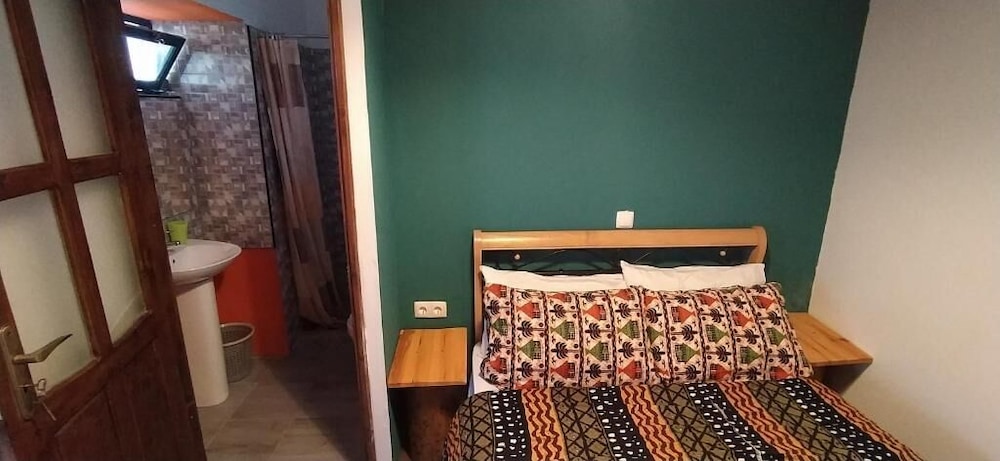 Basic Double Room, 1 Double Bed, Non Smoking, No Windows photo 1