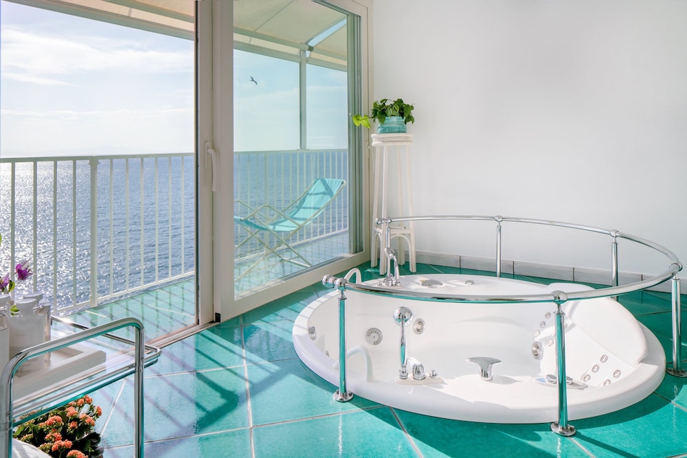 Suite, 1 Bedroom (Special) - Photo 8