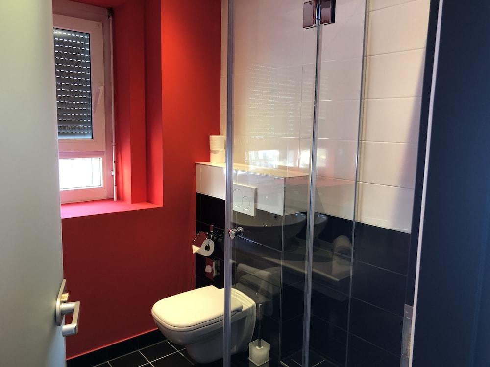 Deluxe Suite - Photo 13