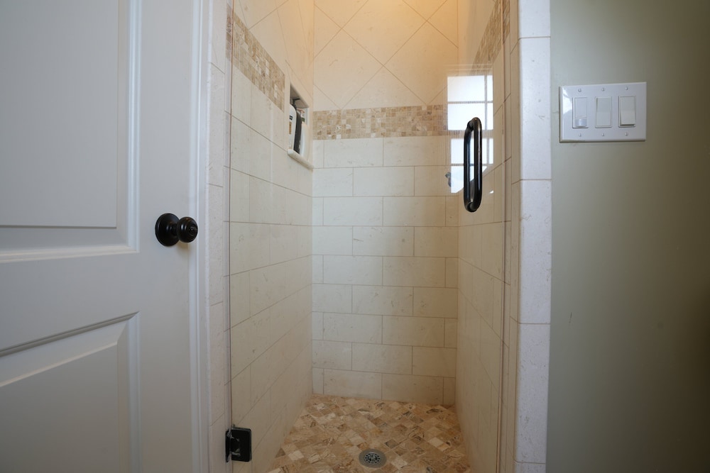 House, Multiple Beds, Pool Access, Pool View (Destination #11) photo 3