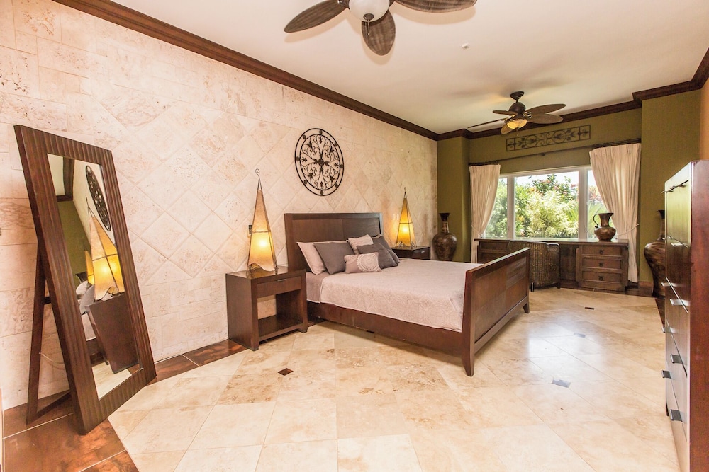 Luxury Apartment, 4 Bedrooms, Ocean View