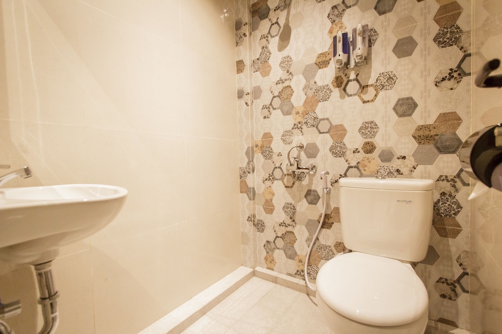 Deluxe Double Room, Poolside - Photo 10