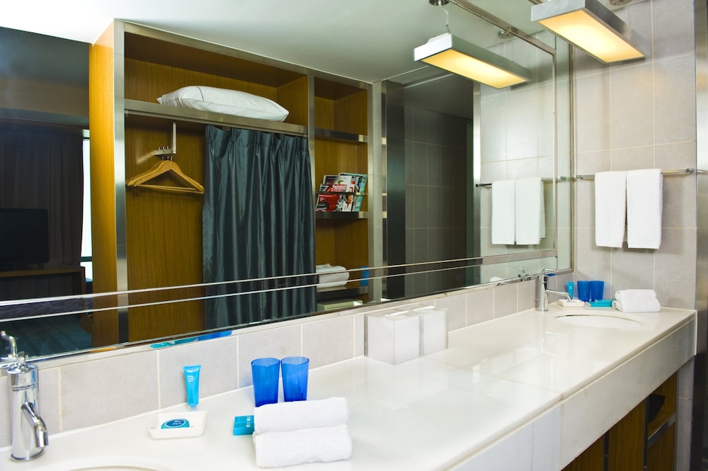 aloft, Room, 2 Queen Beds, City View - Photo 4