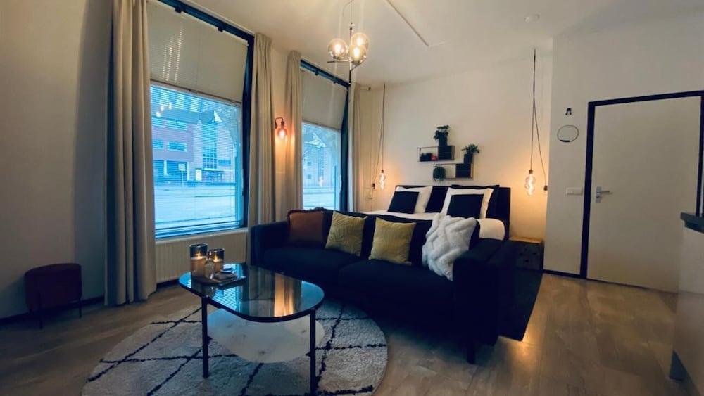 Deluxe Studio Suite