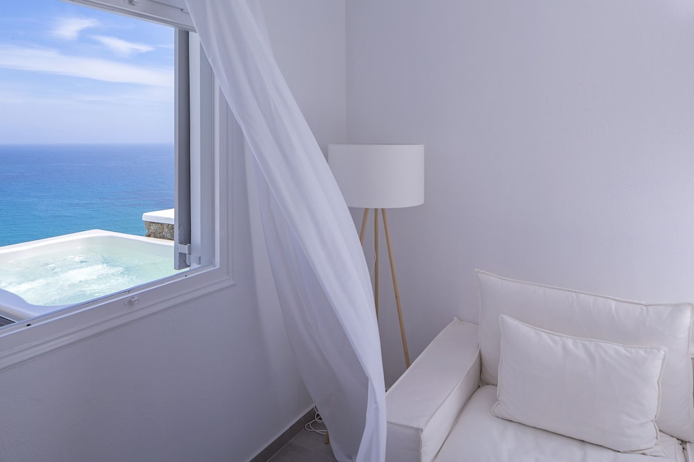 Junior Suite Sea View and Heated Tub - Photo 2