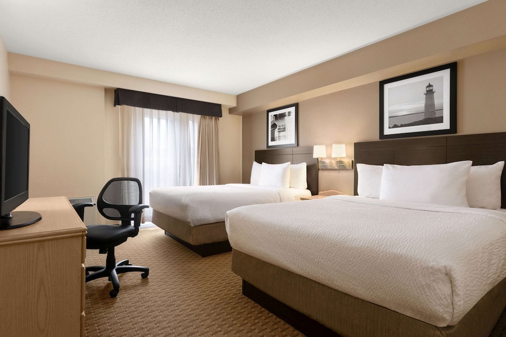 Suite, 2 Queen Bed, 2 Bedroom, 1 Pull Out, Non Smoking (First Floor Drive Up) - Photo 1